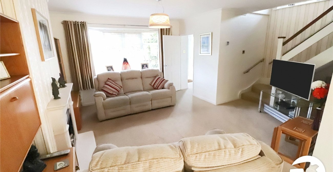 3 bedroom house for sale in London | Robinson Jackson