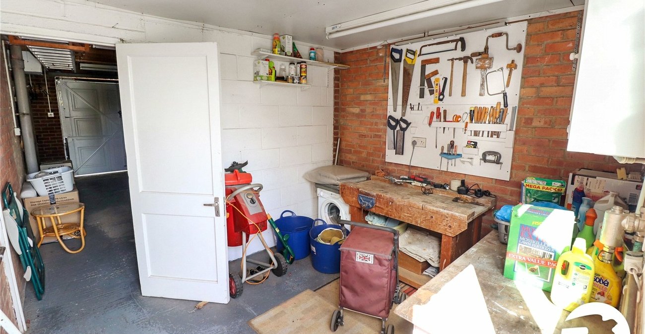 3 bedroom house for sale in London | Robinson Jackson