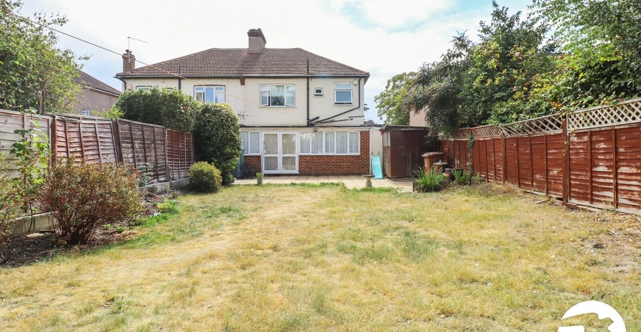 3 bedroom house for sale in London | Robinson Jackson