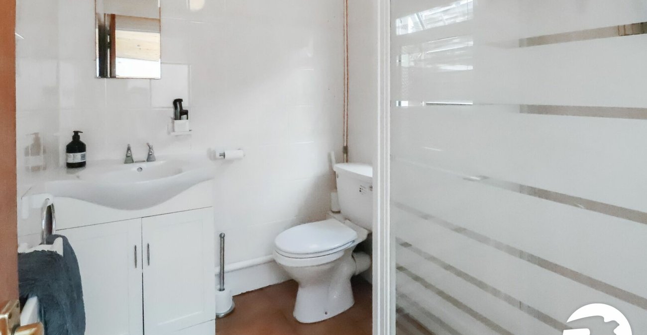 3 bedroom house for sale in London | Robinson Jackson