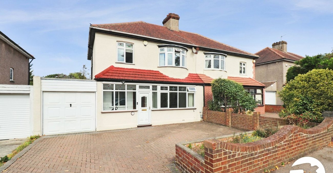 3 bedroom house for sale in London | Robinson Jackson