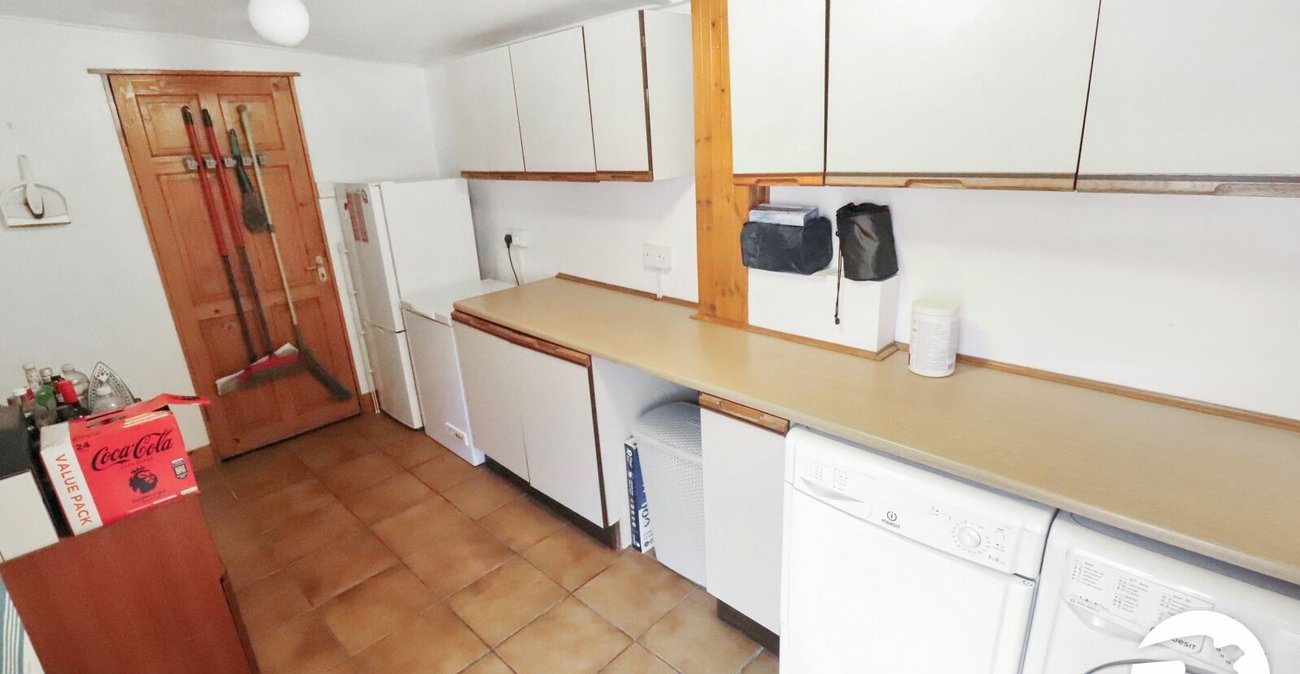 3 bedroom house for sale in London | Robinson Jackson