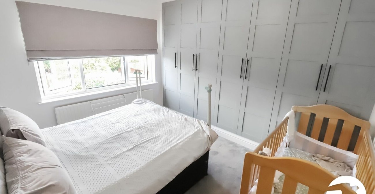 3 bedroom house for sale in London | Robinson Jackson