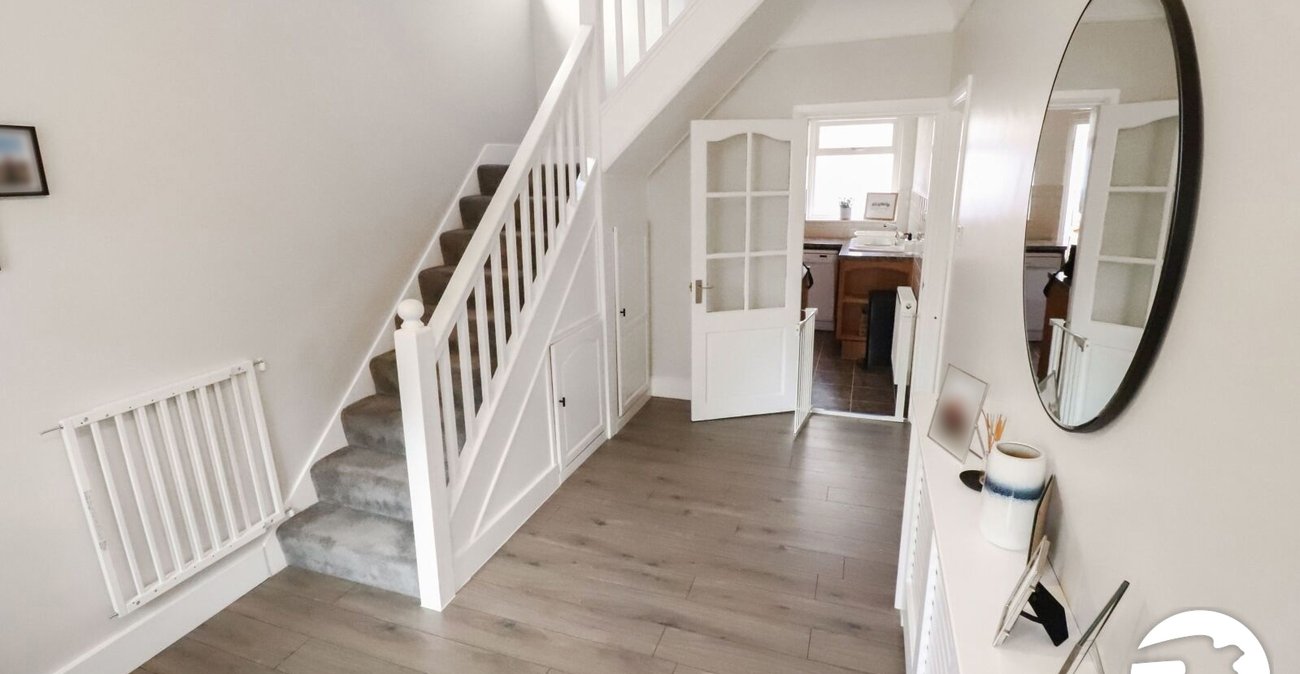 3 bedroom house for sale in London | Robinson Jackson