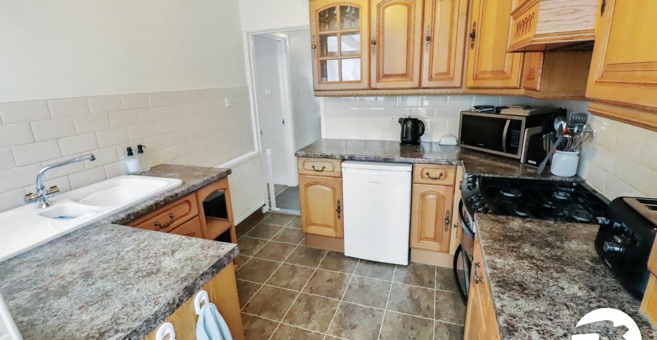 3 bedroom house for sale in London | Robinson Jackson