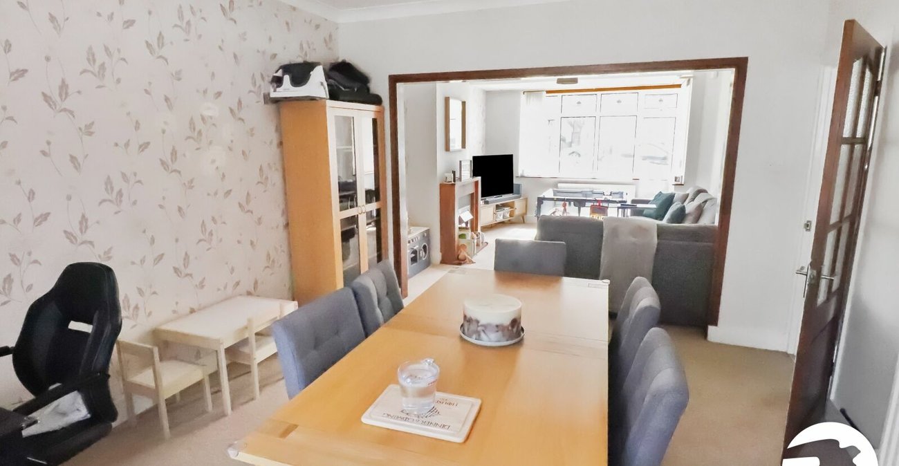 3 bedroom house for sale in London | Robinson Jackson