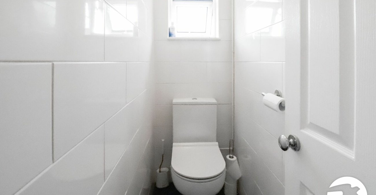 3 bedroom house for sale in London | Robinson Jackson