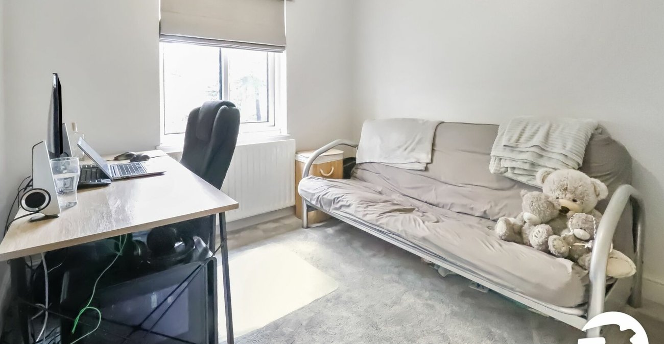 3 bedroom house for sale in London | Robinson Jackson