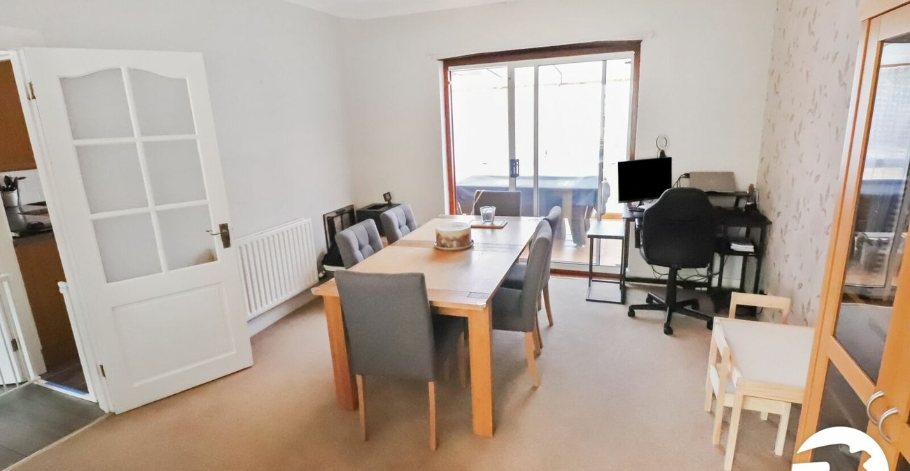 3 bedroom house for sale in London | Robinson Jackson