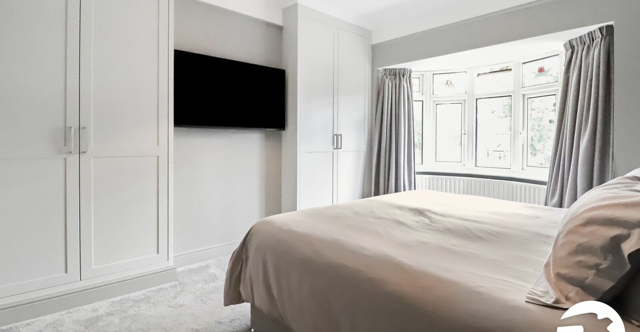 3 bedroom house for sale in London | Robinson Jackson