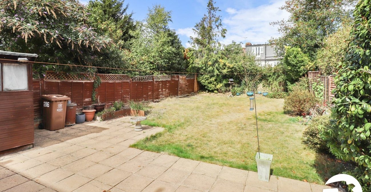 3 bedroom house for sale in London | Robinson Jackson