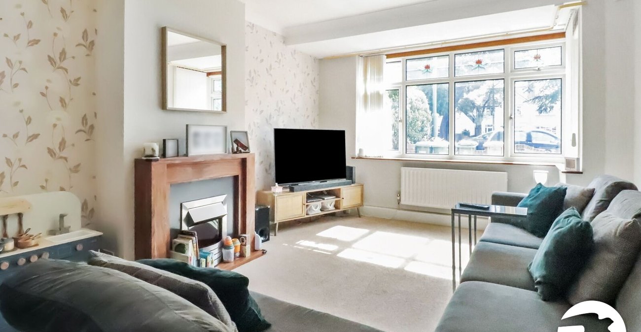 3 bedroom house for sale in London | Robinson Jackson