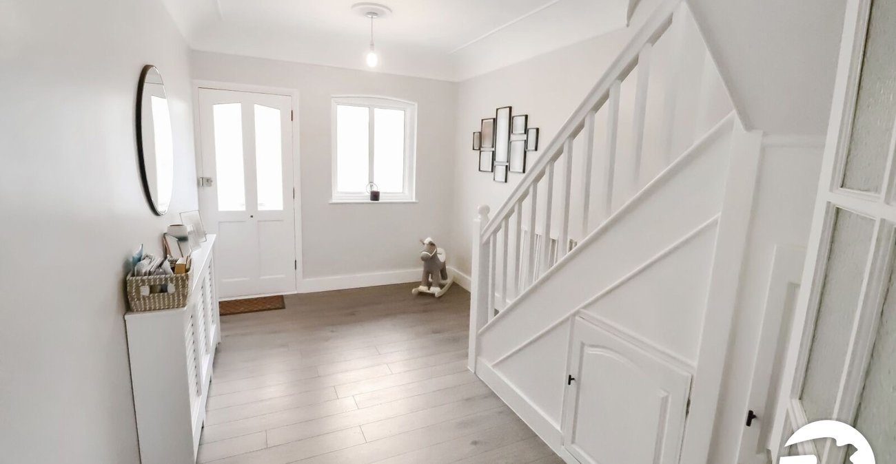 3 bedroom house for sale in London | Robinson Jackson