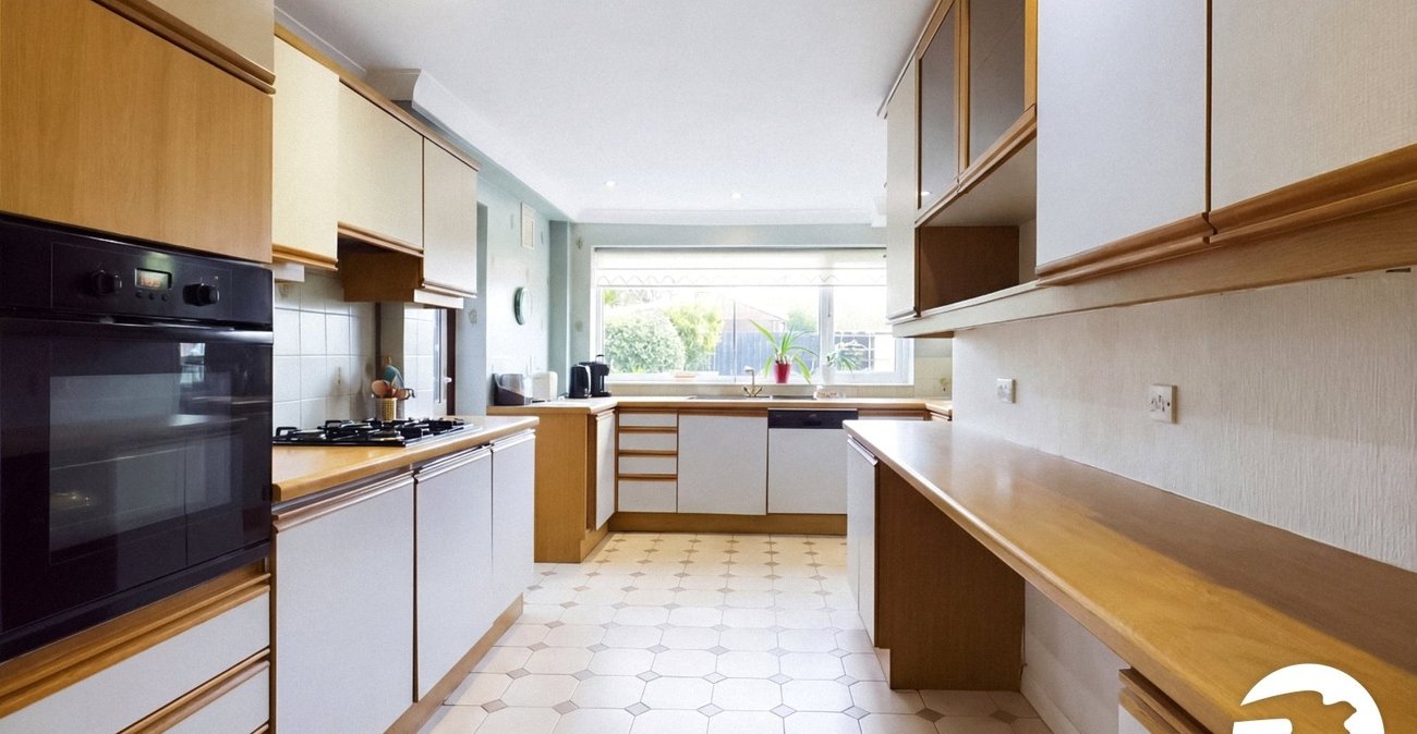 3 bedroom house for sale in London | Robinson Jackson