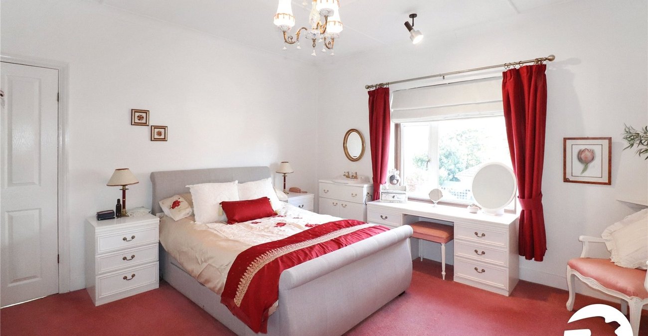 3 bedroom house for sale in London | Robinson Jackson