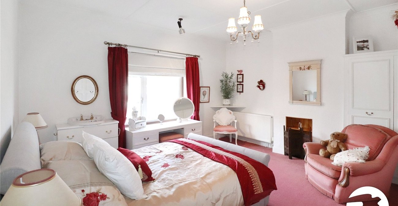 3 bedroom house for sale in London | Robinson Jackson