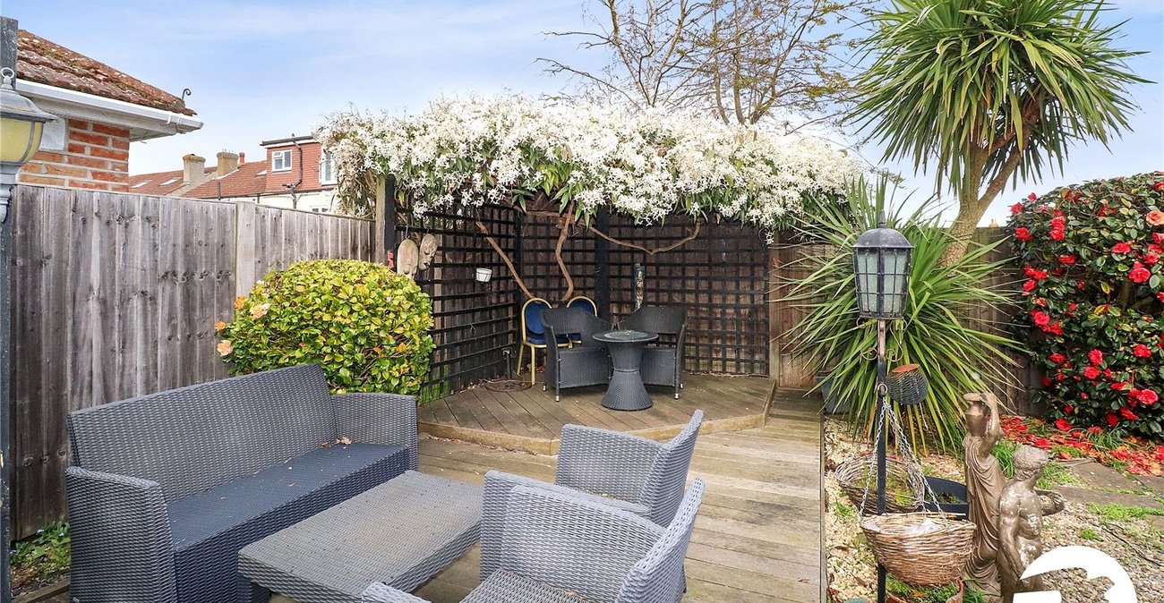 3 bedroom house for sale in London | Robinson Jackson