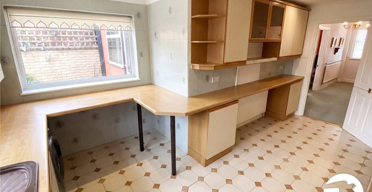 3 bedroom house for sale in London | Robinson Jackson