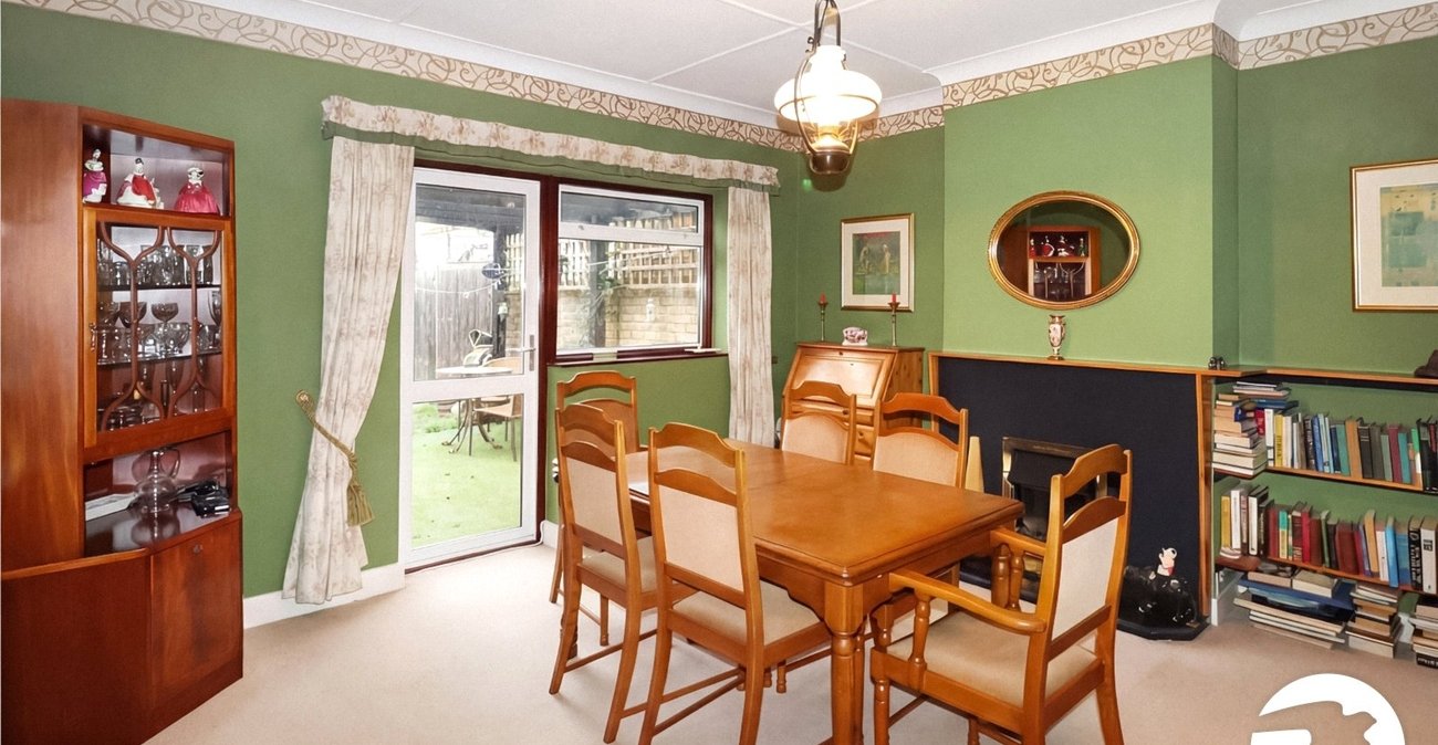 3 bedroom house for sale in London | Robinson Jackson