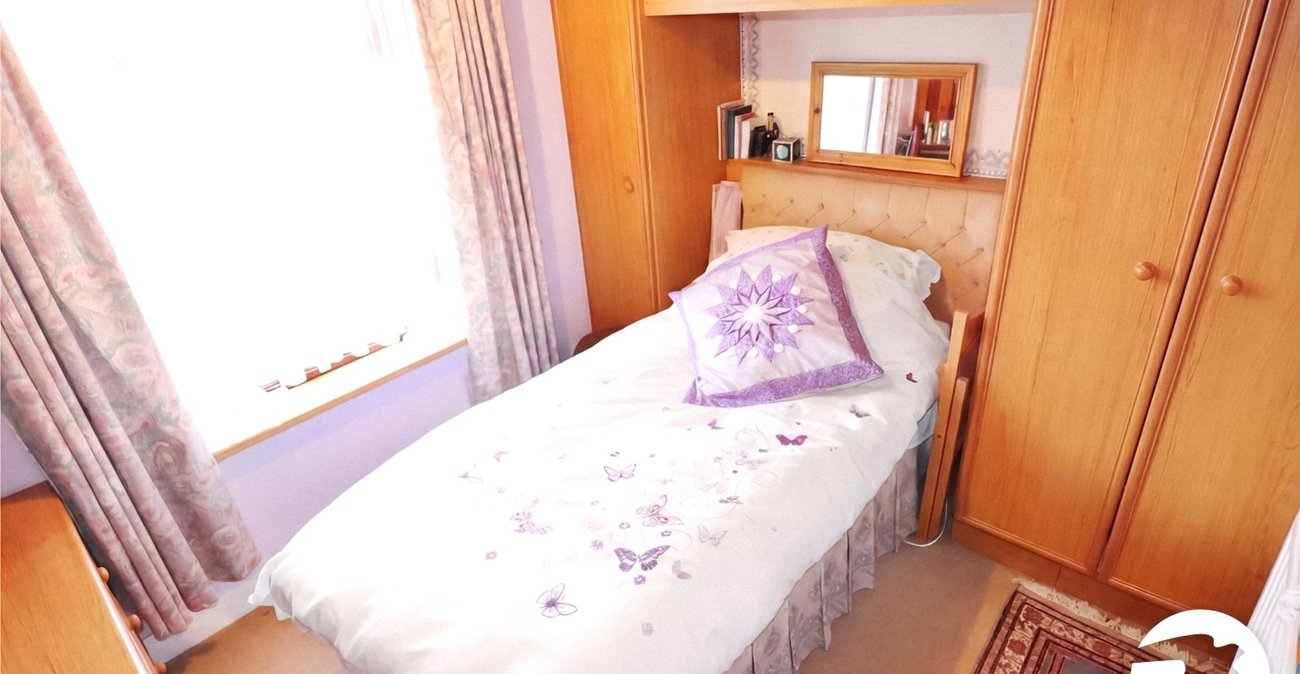 3 bedroom house for sale in London | Robinson Jackson