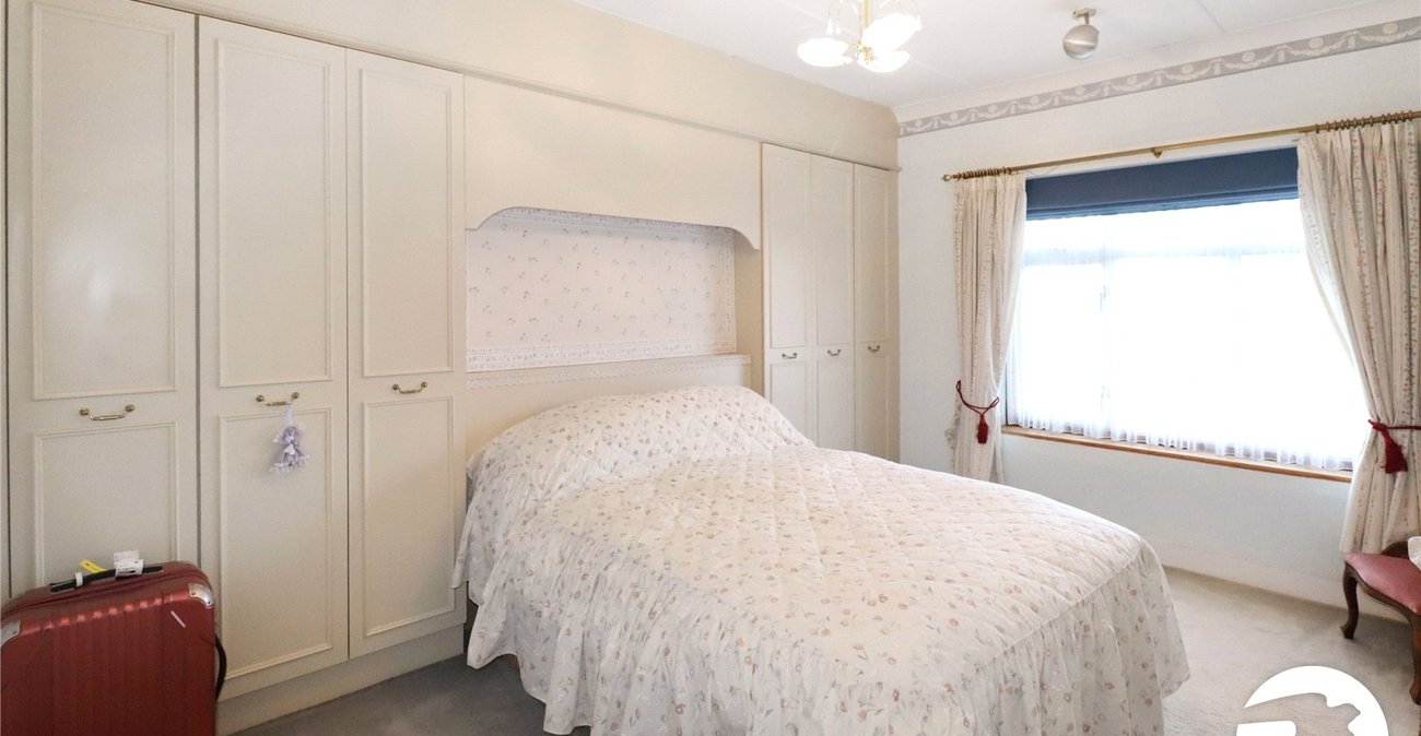 3 bedroom house for sale in London | Robinson Jackson