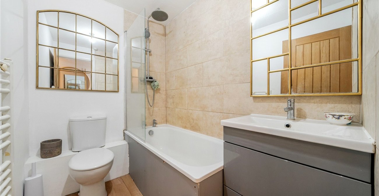 2 bedroom house for sale in Welling | Robinson Jackson