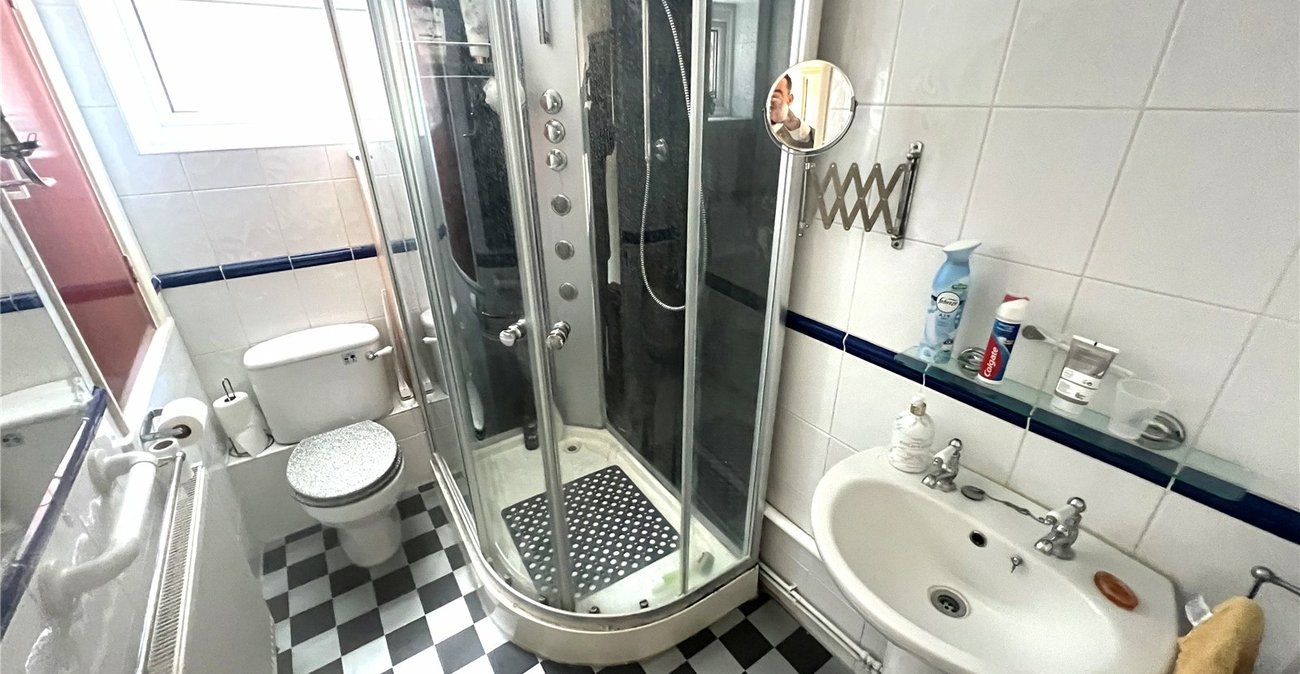 2 bedroom house for sale in Welling | Robinson Jackson