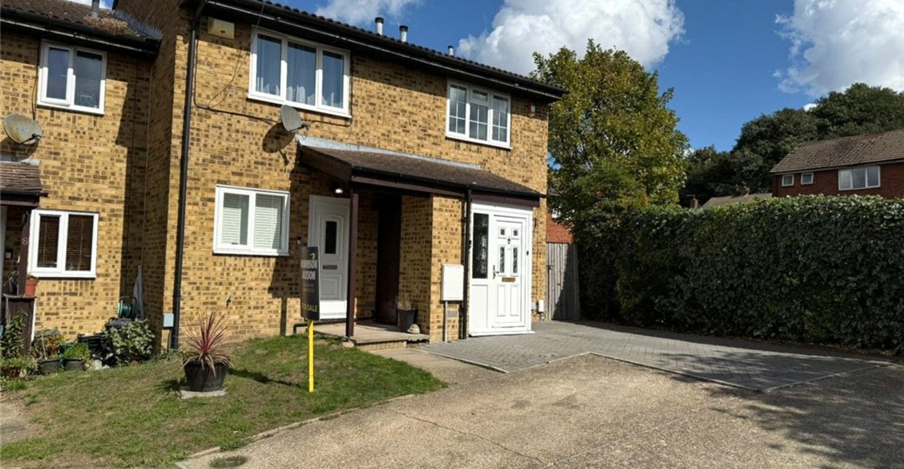 2 bedroom house for sale in Orpington | Robinson Jackson