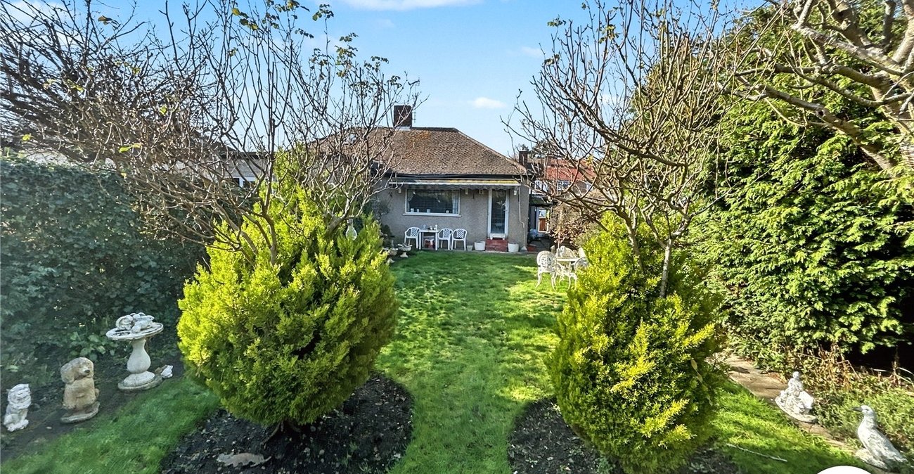 2 bedroom bungalow for sale in Sidcup | Robinson Jackson