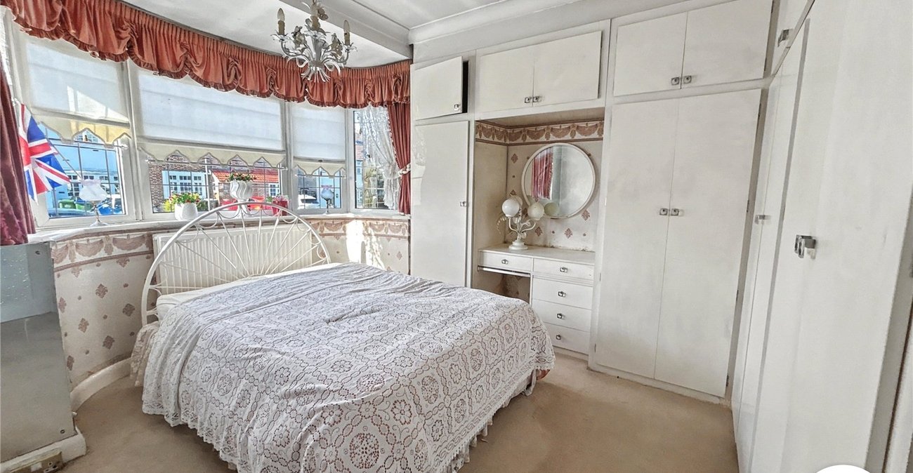 2 bedroom bungalow for sale in Sidcup | Robinson Jackson