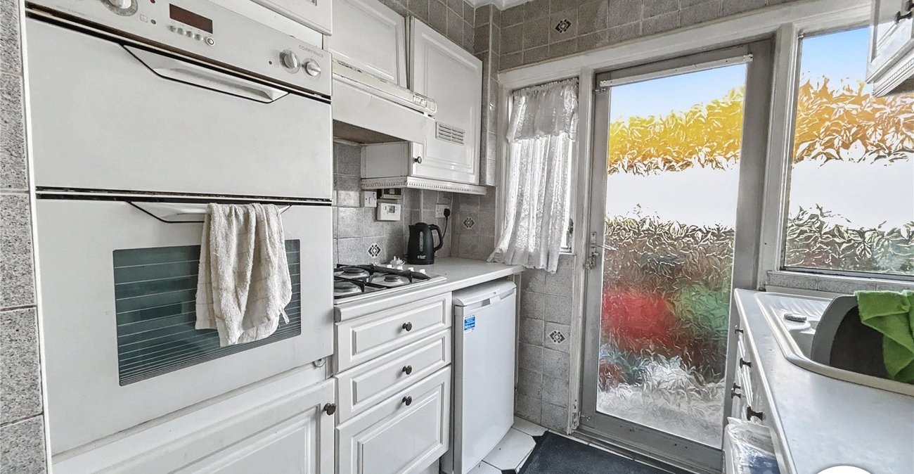 2 bedroom bungalow for sale in Sidcup | Robinson Jackson