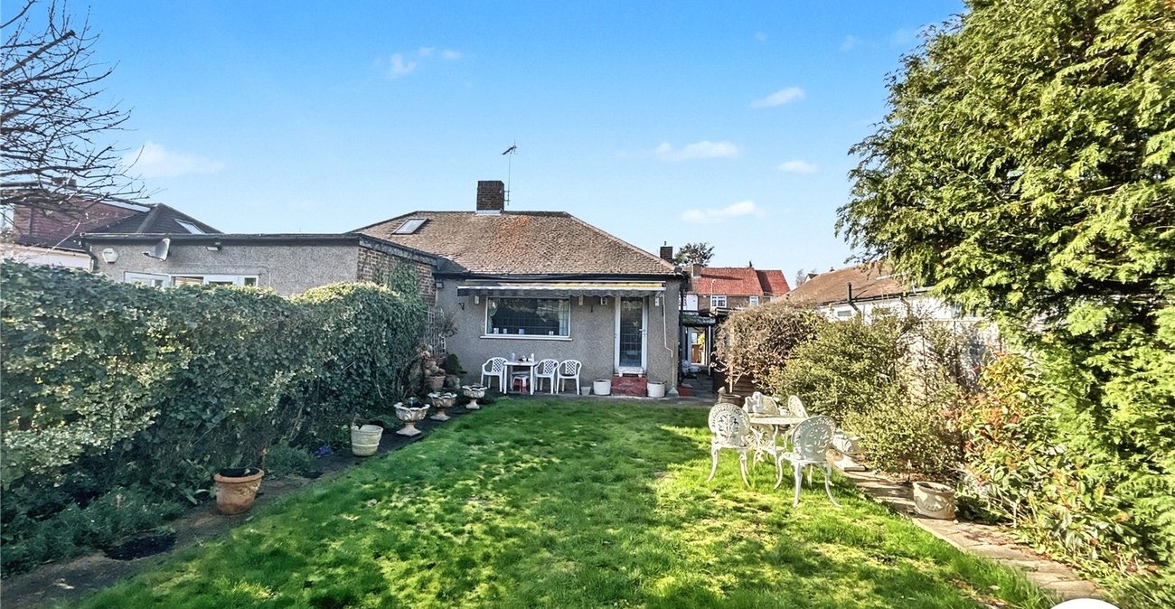 2 bedroom bungalow for sale in Sidcup | Robinson Jackson