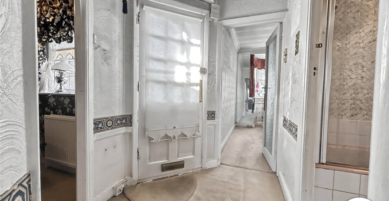 2 bedroom bungalow for sale in Sidcup | Robinson Jackson