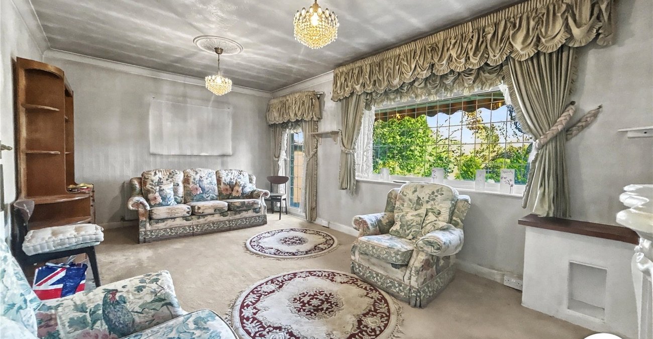 2 bedroom bungalow for sale in Sidcup | Robinson Jackson