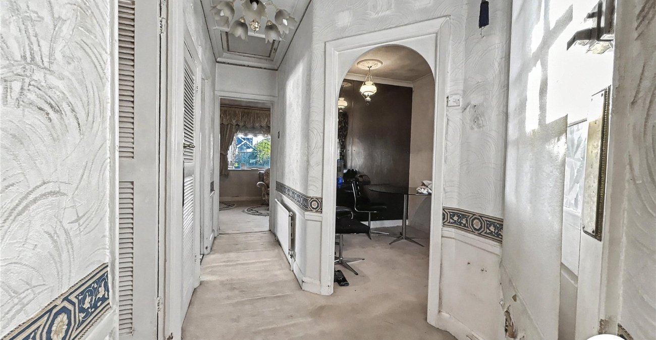 2 bedroom bungalow for sale in Sidcup | Robinson Jackson