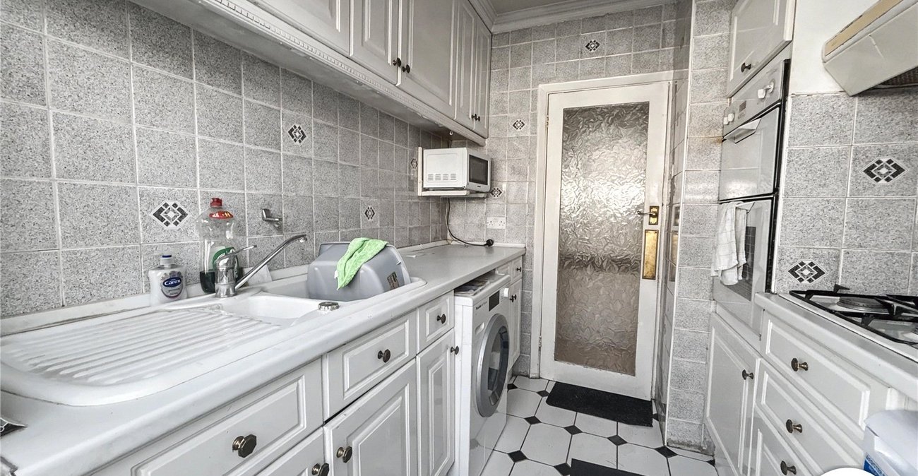 2 bedroom bungalow for sale in Sidcup | Robinson Jackson