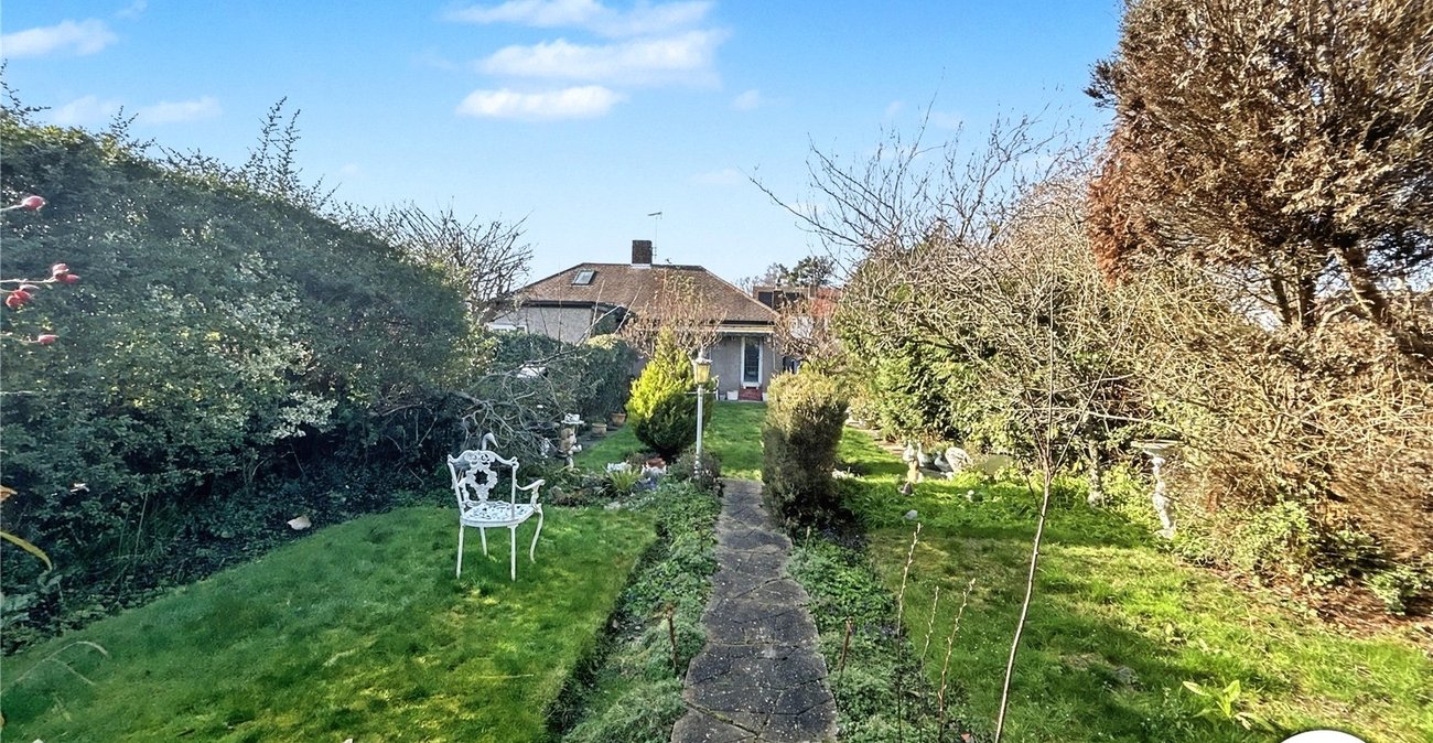2 bedroom bungalow for sale in Sidcup | Robinson Jackson