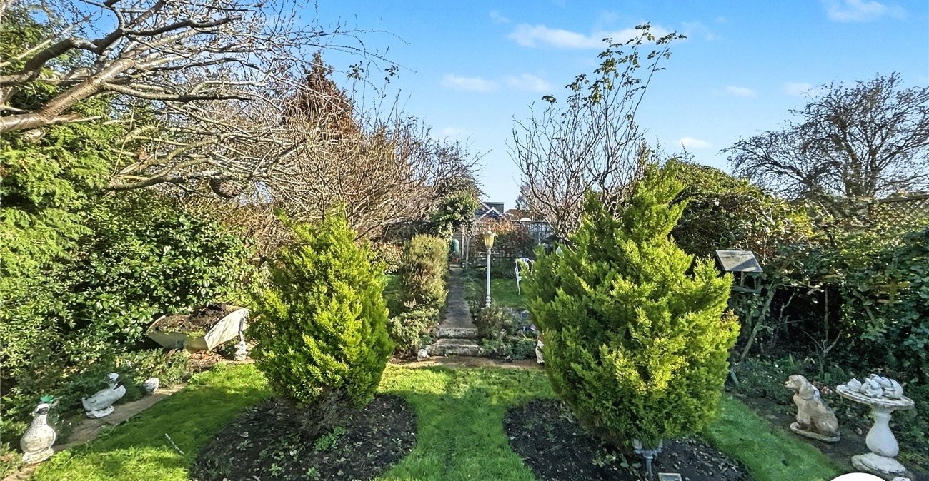 2 bedroom bungalow for sale in Sidcup | Robinson Jackson