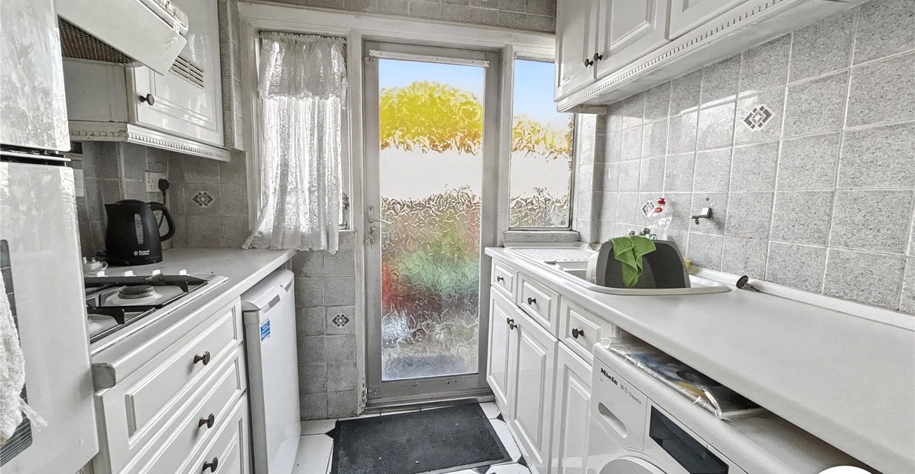 2 bedroom bungalow for sale in Sidcup | Robinson Jackson