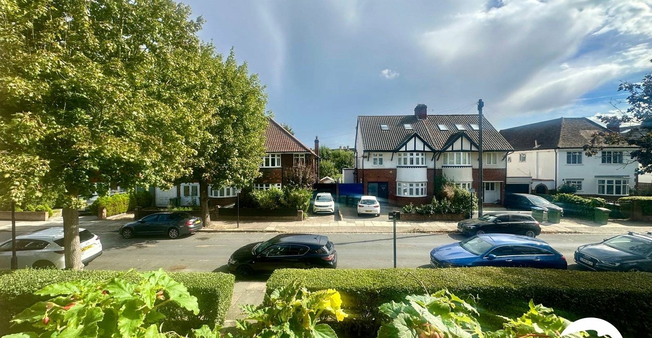 2 bedroom property for sale in London | Robinson Jackson