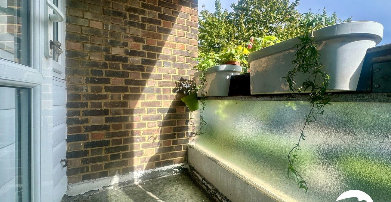 2 bedroom property for sale in London | Robinson Jackson