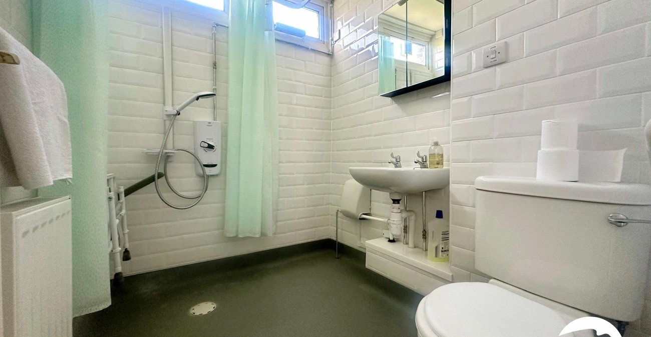 2 bedroom property for sale in London | Robinson Jackson