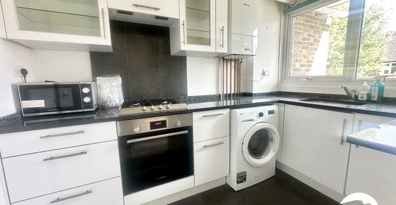 2 bedroom property for sale in London | Robinson Jackson