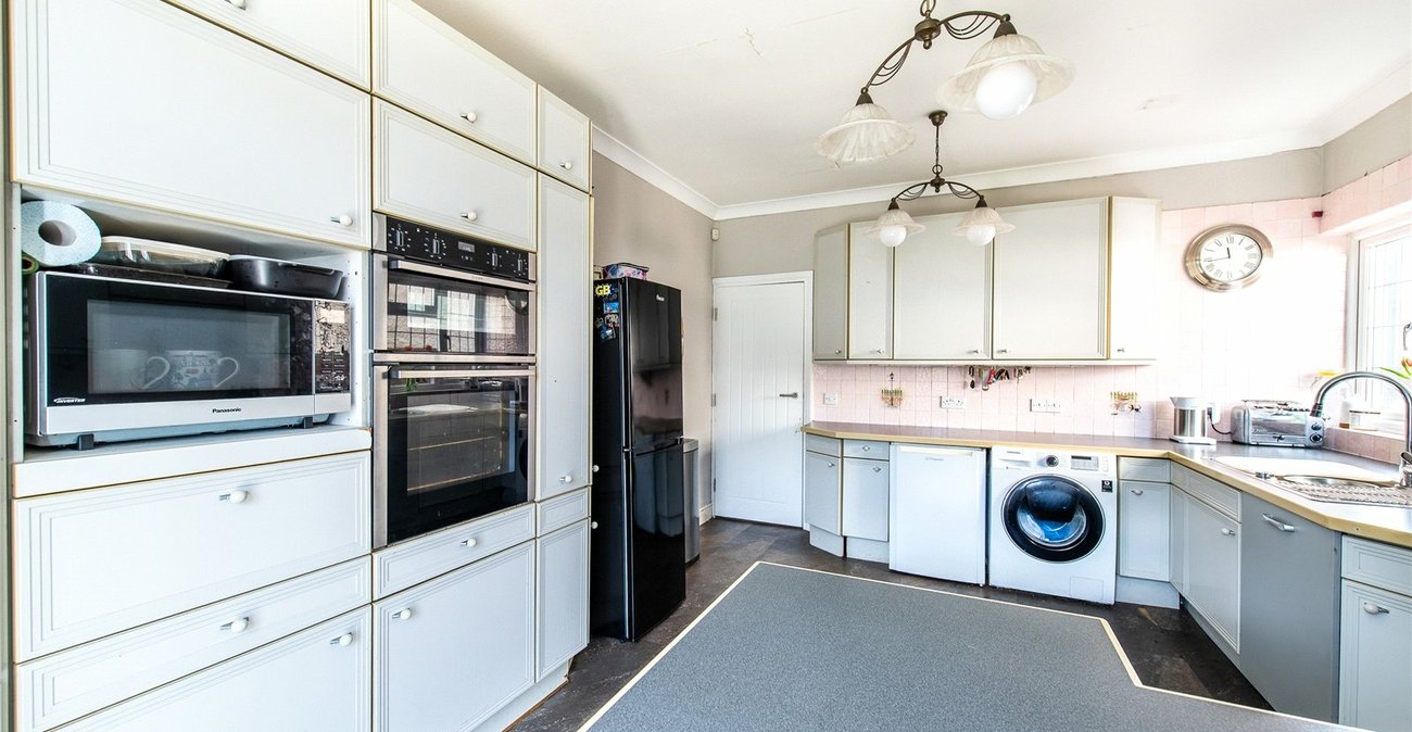 5 bedroom house for sale in Gravesend | Robinson Michael & Jackson