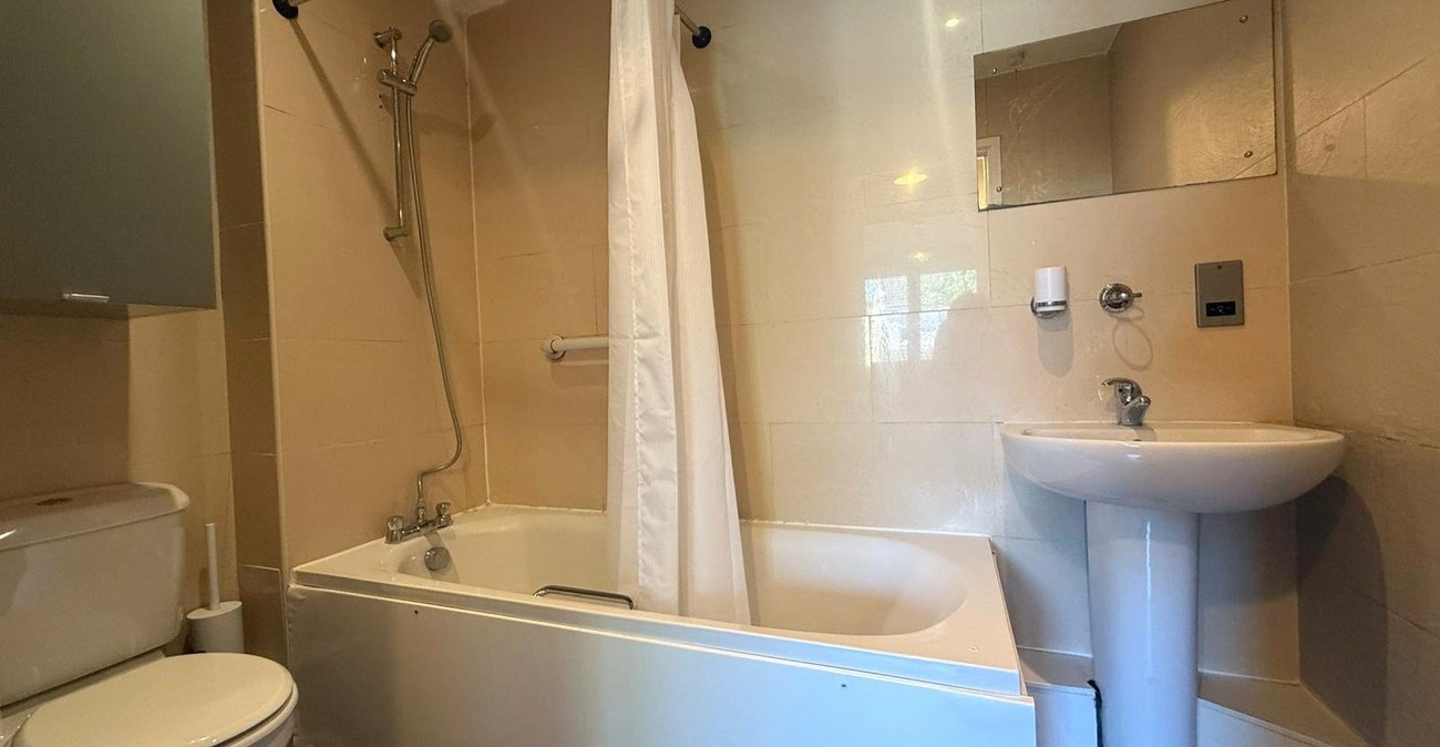 1 bedroom property for sale in Gravesend | Robinson Michael & Jackson