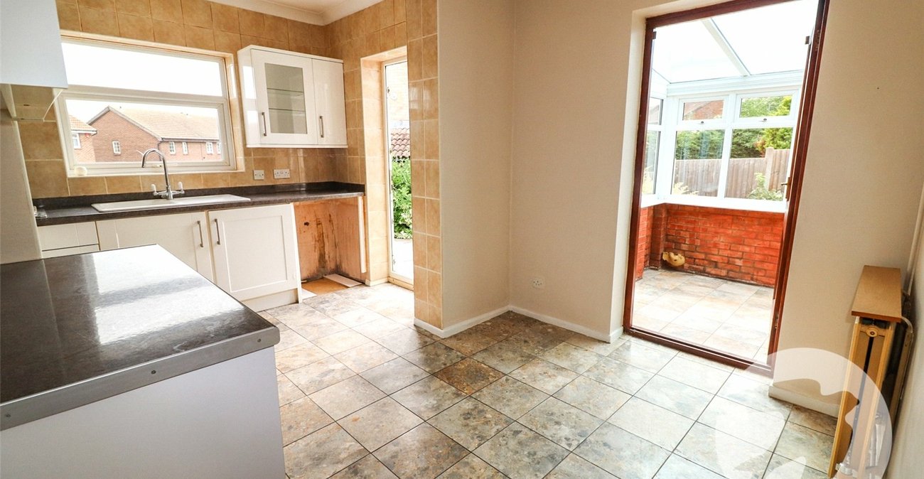 2 bedroom bungalow for sale in Crayford | Robinson Jackson