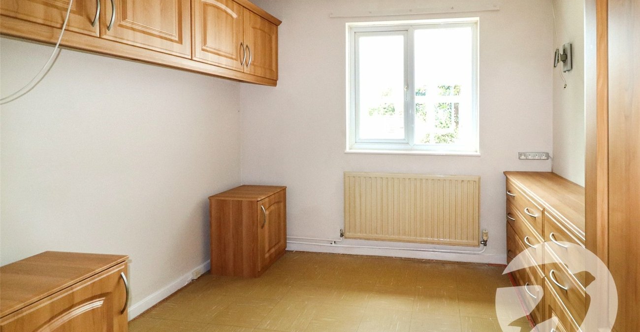 2 bedroom bungalow for sale in Crayford | Robinson Jackson