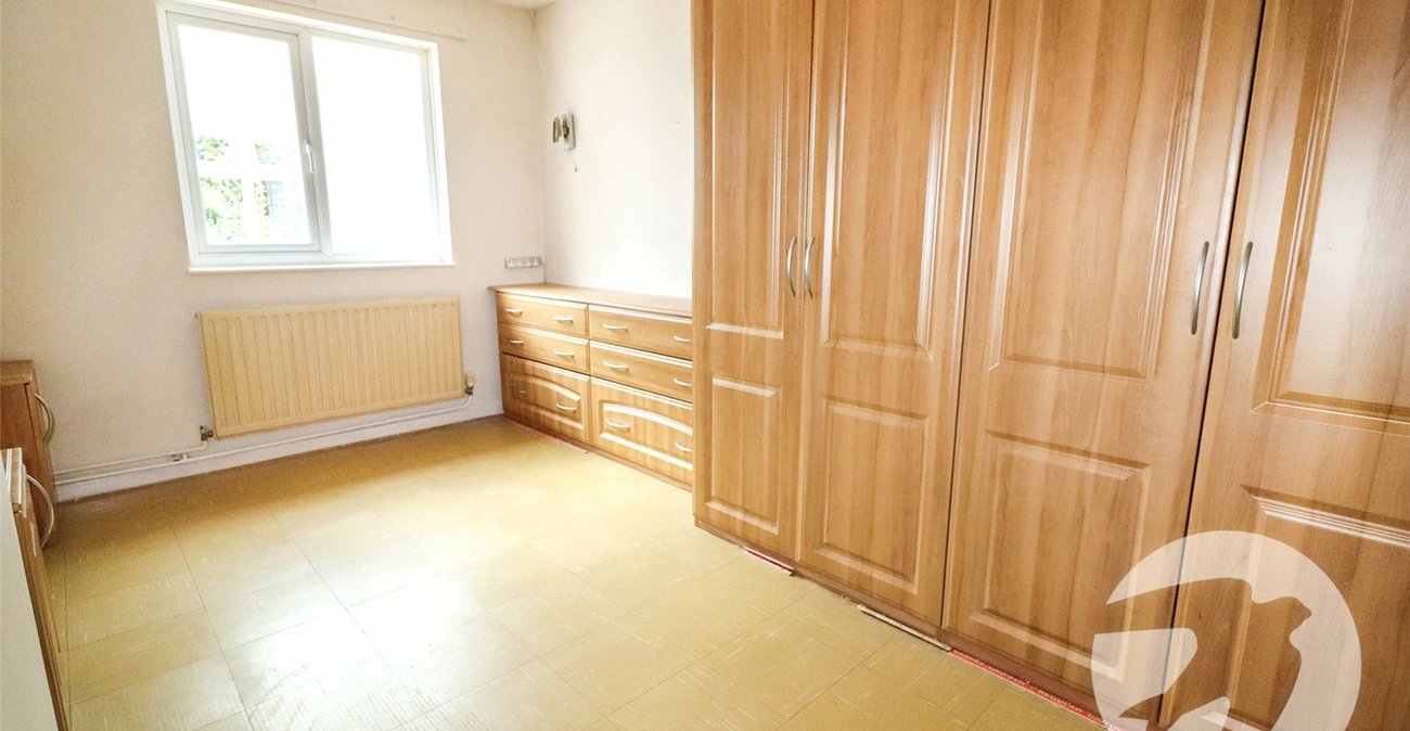 2 bedroom bungalow for sale in Crayford | Robinson Jackson