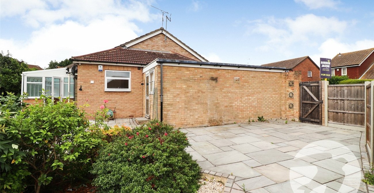 2 bedroom bungalow for sale in Crayford | Robinson Jackson