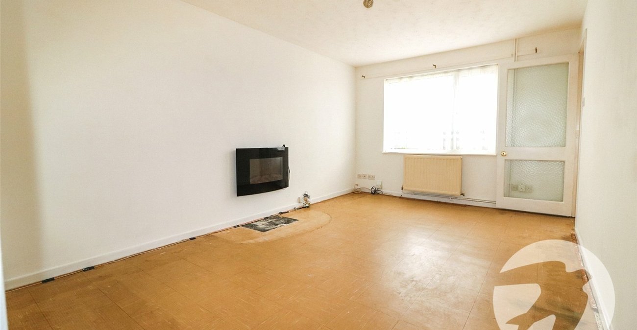 2 bedroom bungalow for sale in Crayford | Robinson Jackson